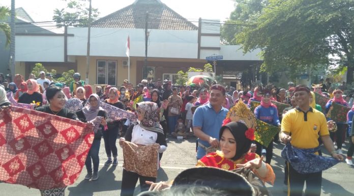 Tari Kolosal Batik Jombangan Lintas Etnis, Lintas Agama dan Lintas Budaya Tunjukkan Kesatuan Warga Jombang
