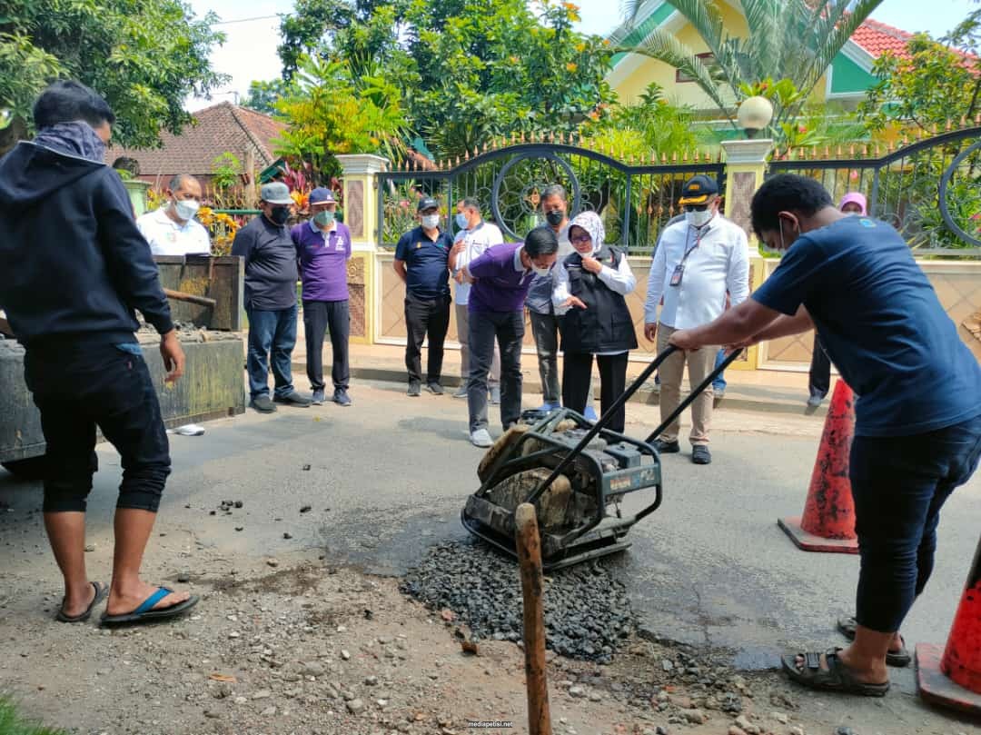 21cee955b53a4bc8ad5d4ea960918e2b