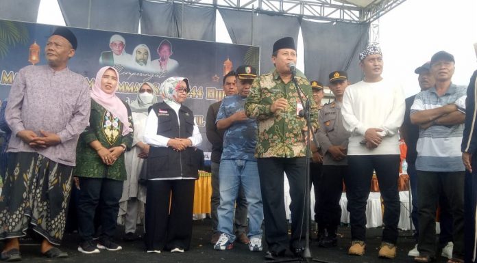 Bupati Mundjidah Hadiri Festival Grebeg Tahu Desa Sumbermulyo
