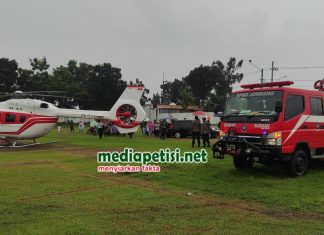 Usai Hujan Reda, Helikopter Gudang Garam yang Mendarat Darurat di Ngoro Akhirnya Terbang ke Kediri