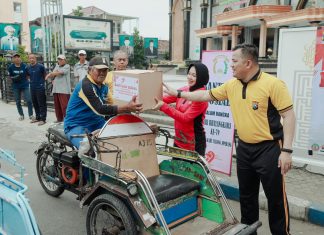 Sambut HUT ke 79 Bhayangkara, Selain Bakti Religi Kapolres Jombang Beri Bantuan ke Abang Becak
