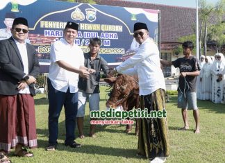 Berbagi Bersama, Polres Jombang Serahkan Puluhan Hewan Kurban ke Pondok Pesantren Hingga Masjid