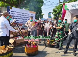Kejaksaan Negeri Jombang Musnahkan Barang Bukti Narkoba Hingga Rokok Ilegal