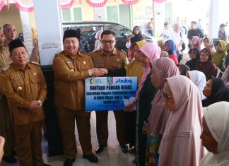 Bupati Jombang Salurkan Bantuan Pangan Beras CPP Tahun 2025 ke Warga