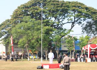 Momen Ajang Menanamkan Nilai- Nilai Kebangsaan, Camat Diwek Pimpin Upacara Bendera