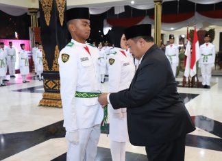 Bupati Warsubi Kukuhkan Pasukan Pengibar Bendera Pusakan Kabupaten Jombang 2025