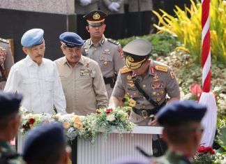 Usai Pimpin Upacara Hari Juang Polri 2025, Kapolri Resmikan Patung Pahlawan M. Jasin