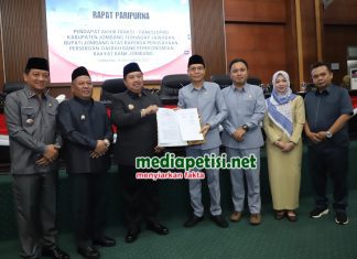 DPRD Bersama Bupati Sahkan Raperda Perusahaan Perseroda BPR Bank Jombang Jadi Perda