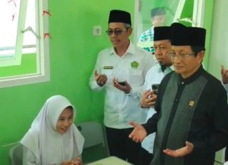 Menteri Agama Cek BMG dan Kesehatan Gratis di MTs Negeri 4 Jombang