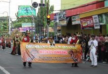 Diberangkatkan Bupati Warsubi, Cultural Marching Competition MTsN 9 Memukau Penonton