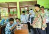 Pastikan Makanan Aman dan Bergizi, Bupati Warsubi Tinjau MBG di SMPN 1 Sumobito
