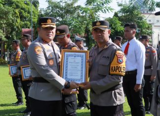 Kapolres Jombang Beri Penghargaan Kepada 10 Subsatker dan 12 PNPP Berprestasi