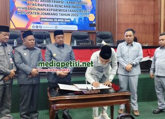 Semua Fraksi DPRD Menyetujui Raperda Ripparkab Jombang Ditetapkan Menjadi Peraturan Daerah