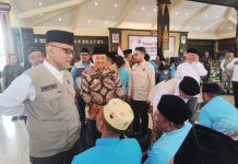 Menteri Haji dan Umroh Gus Irfan Sambut Kepulangan Jemaah Haji Jombang