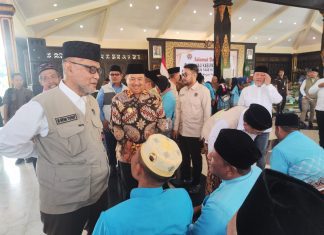 Menteri Haji dan Umroh Gus Irfan Sambut Kepulangan Jemaah Haji Jombang