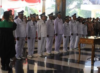 Lantik 10 Kades Antar Waktu, Bupati Warsubi Dorong Percepatan Pembangunan dan Kemajuan Desa