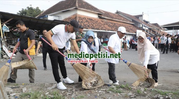 Peringati Hari Lingkungan Hidup Sedunia di Jombang, Pemkab Gerakkan Warga Aksi Bersih Sampah