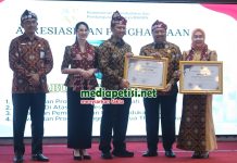 Perkuat Ketahanan Keluarga dan Turunkan Stunting, Bupati Jombang dan Ketua TP-PKK Terima Penghargaan Nasional