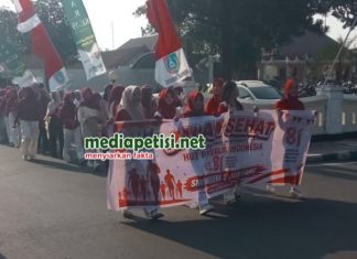 SMK Negeri 2 Jombang Meriahkan HUT RI ke 81 Dengan Jalan Sehat
